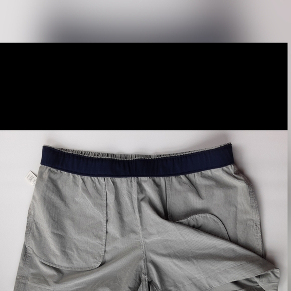 Athleta Searsucker Short, Size Medium, Mid-Rise - Picture 6 of 7